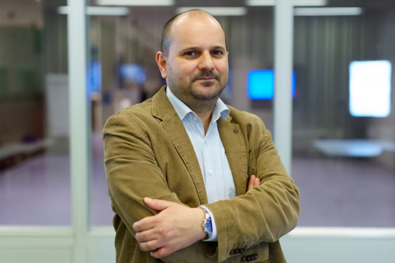 Dr. Marius Dragomir